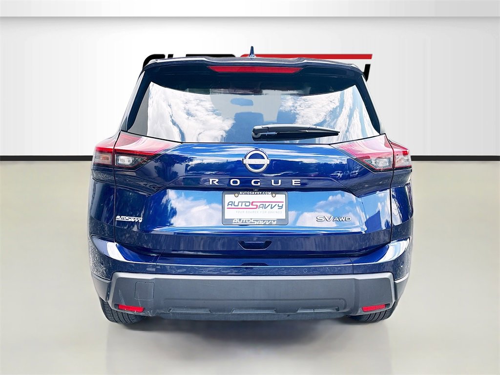 Used 2024 Nissan Rogue SV image 6