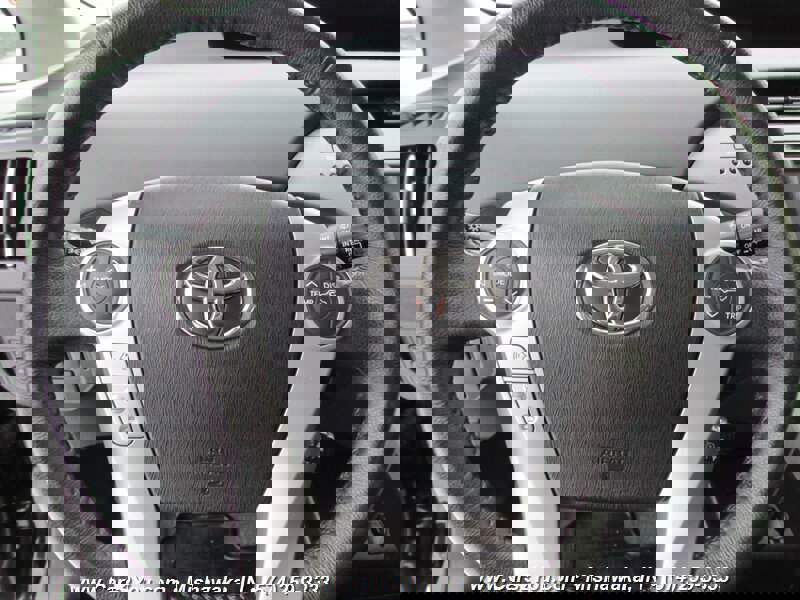 Used 2015 Toyota Prius Five FWD image 22