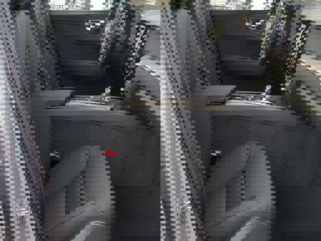 New 2026 Volvo XC60 B5 Plus w/ Protection Package Premier image 20