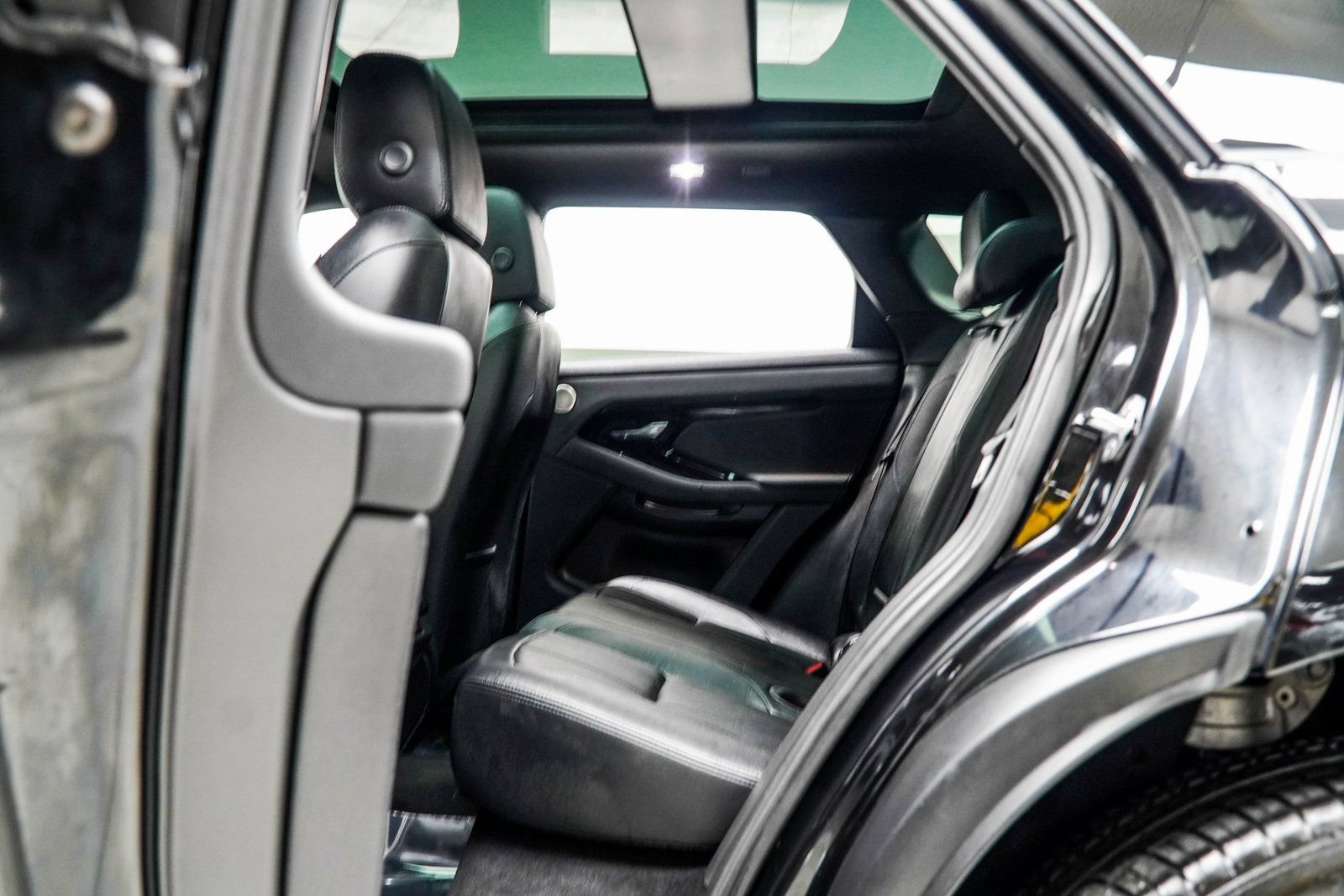 Used 2024 Land Rover Range Rover Evoque Dynamic SE AWD/4WD image 39