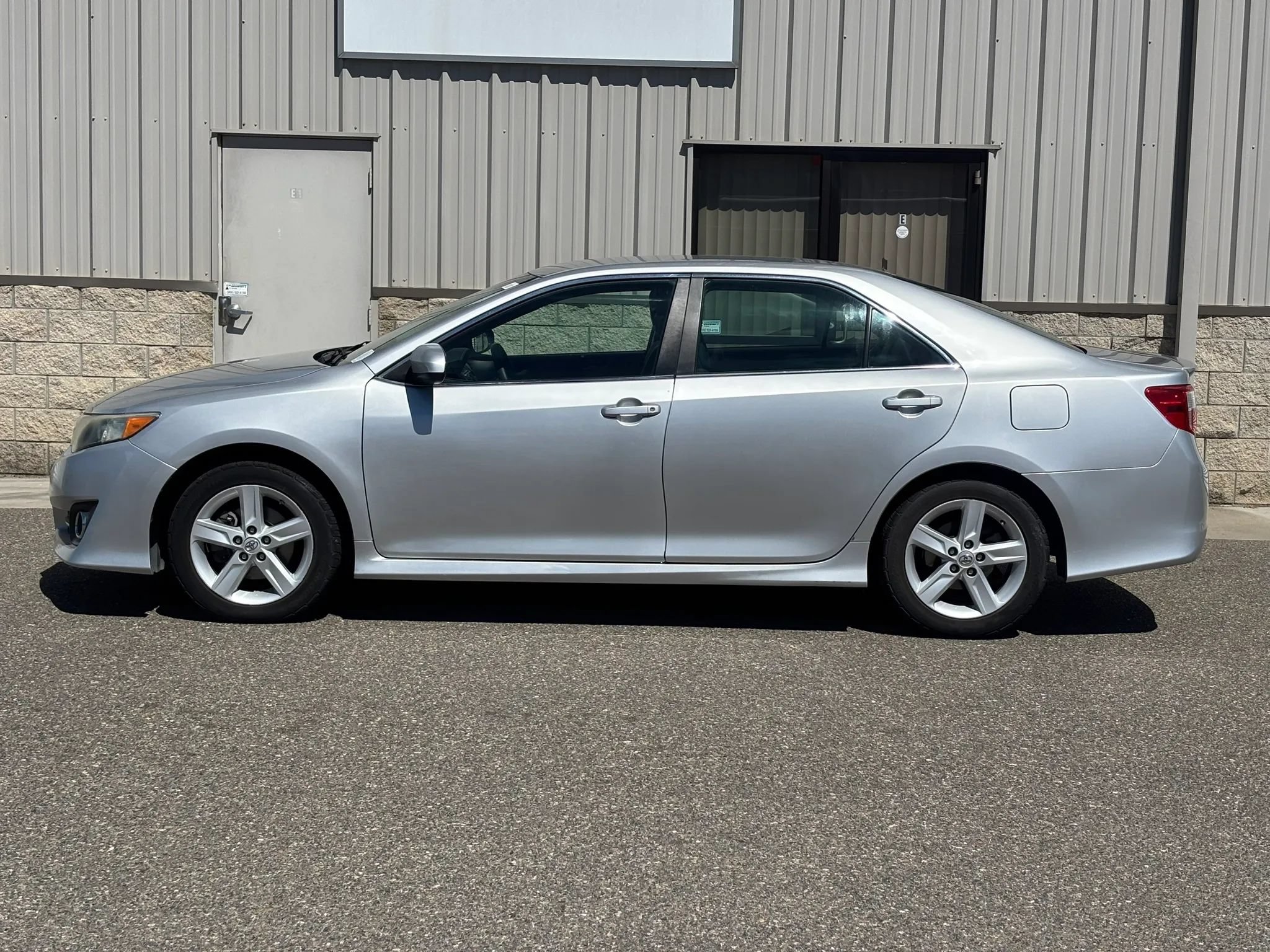 Used 2014 Toyota Camry SE w/ Fleet Convenience Package FWD image 6