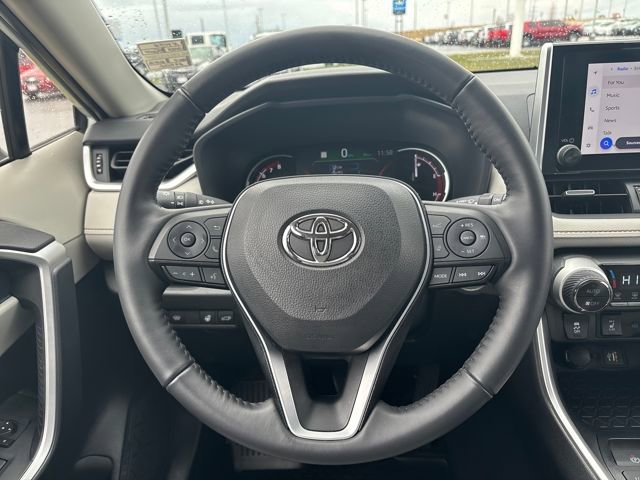 Used 2023 Toyota RAV4 XLE Premium image 14