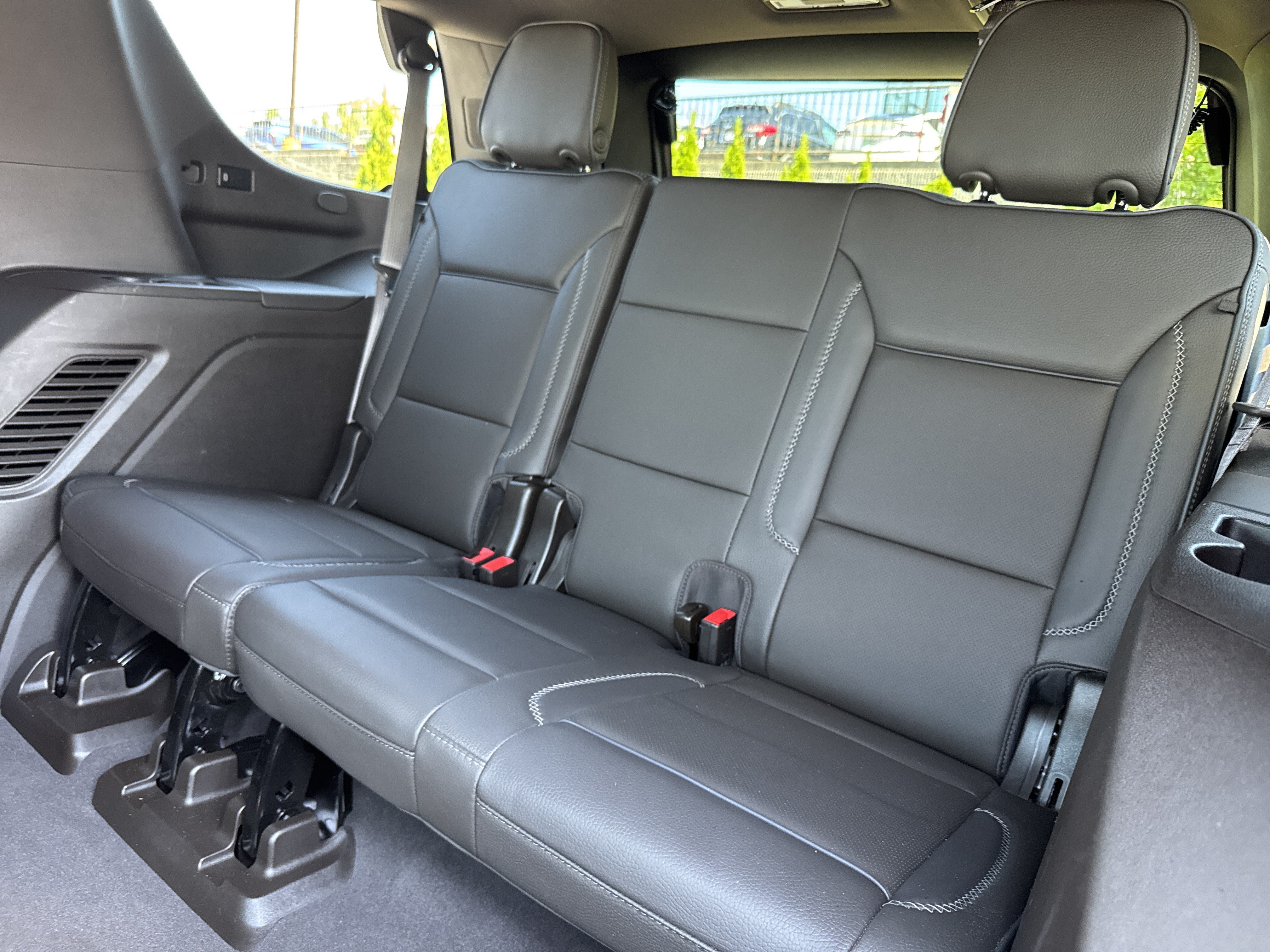 Used 2023 GMC Yukon Denali AWD/4WD image 32