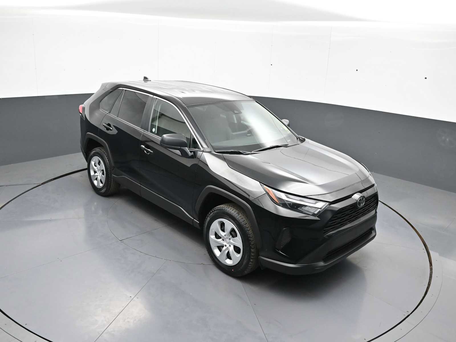 Used 2025 Toyota RAV4 LE FWD image 33