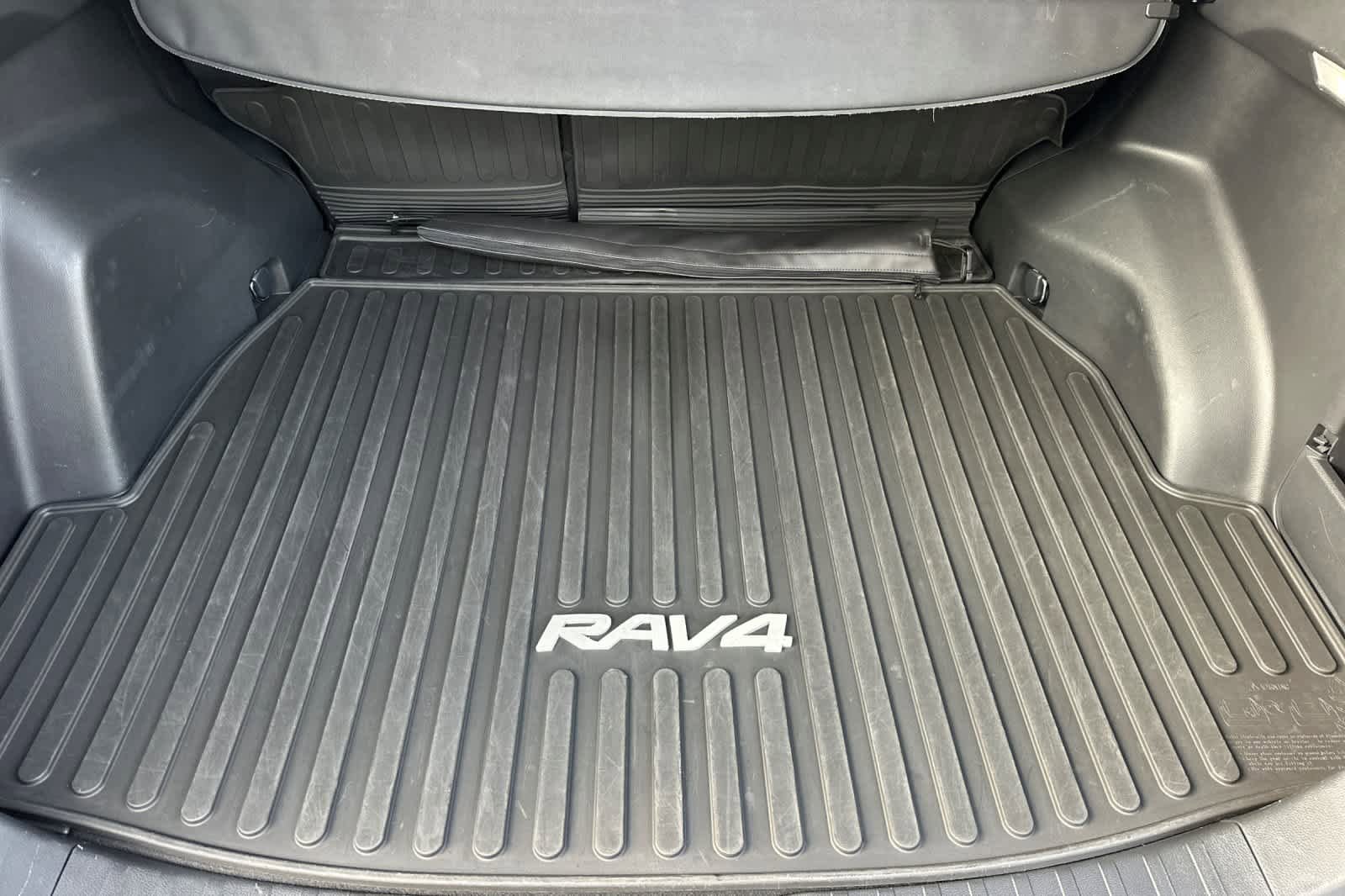 Used 2024 Toyota RAV4 XLE w/ Convenience Package image 15