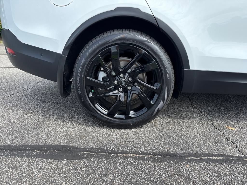 New 2025 Land Rover Discovery S image 25