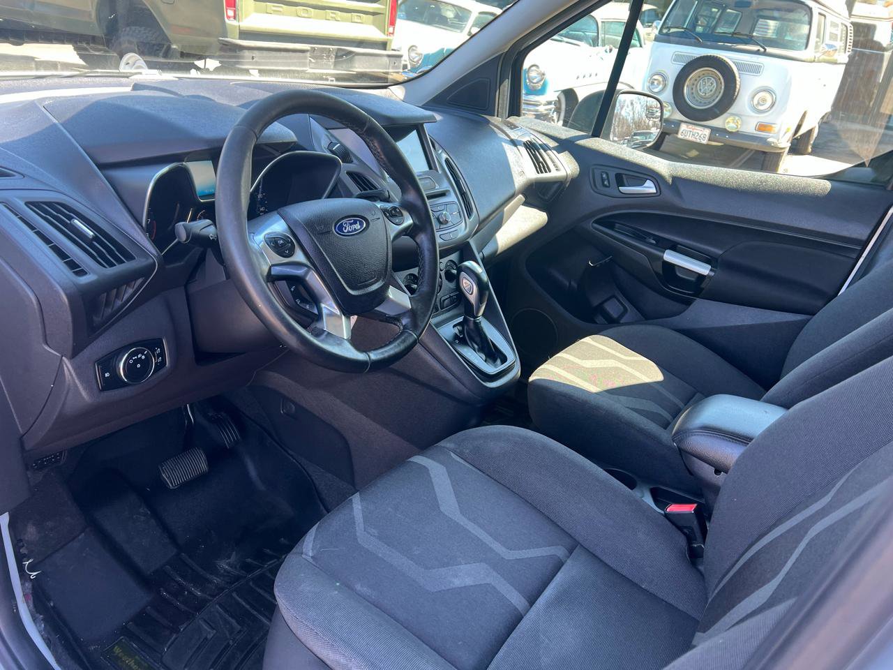 Used 2017 Ford Transit Connect XLT image 7
