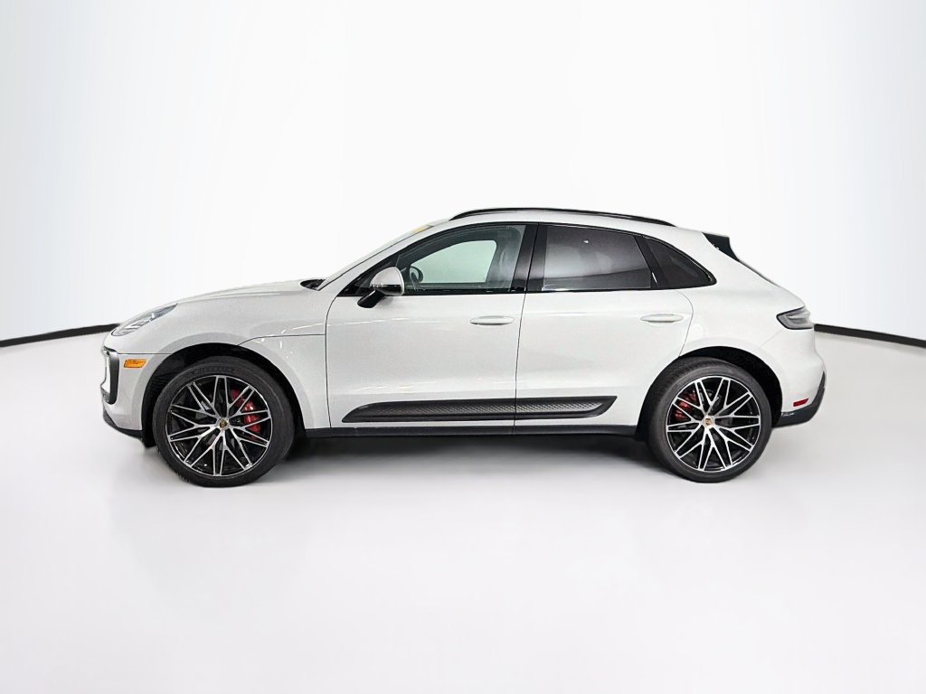 Certified 2023 Porsche Macan S AWD/4WD image 2