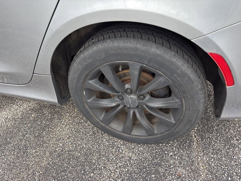 Used 2015 Chrysler 200 C FWD image 12