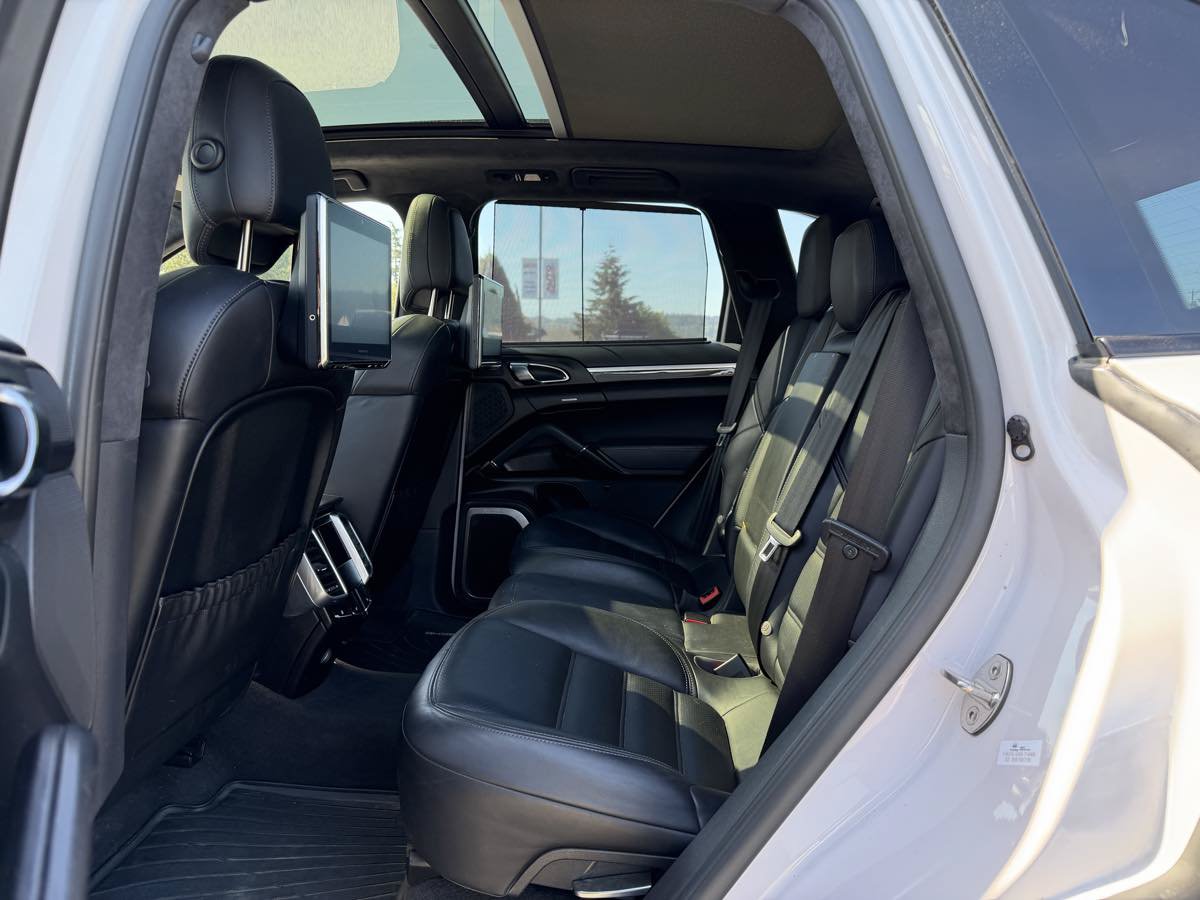 Used 2016 Porsche Cayenne Turbo AWD/4WD image 15