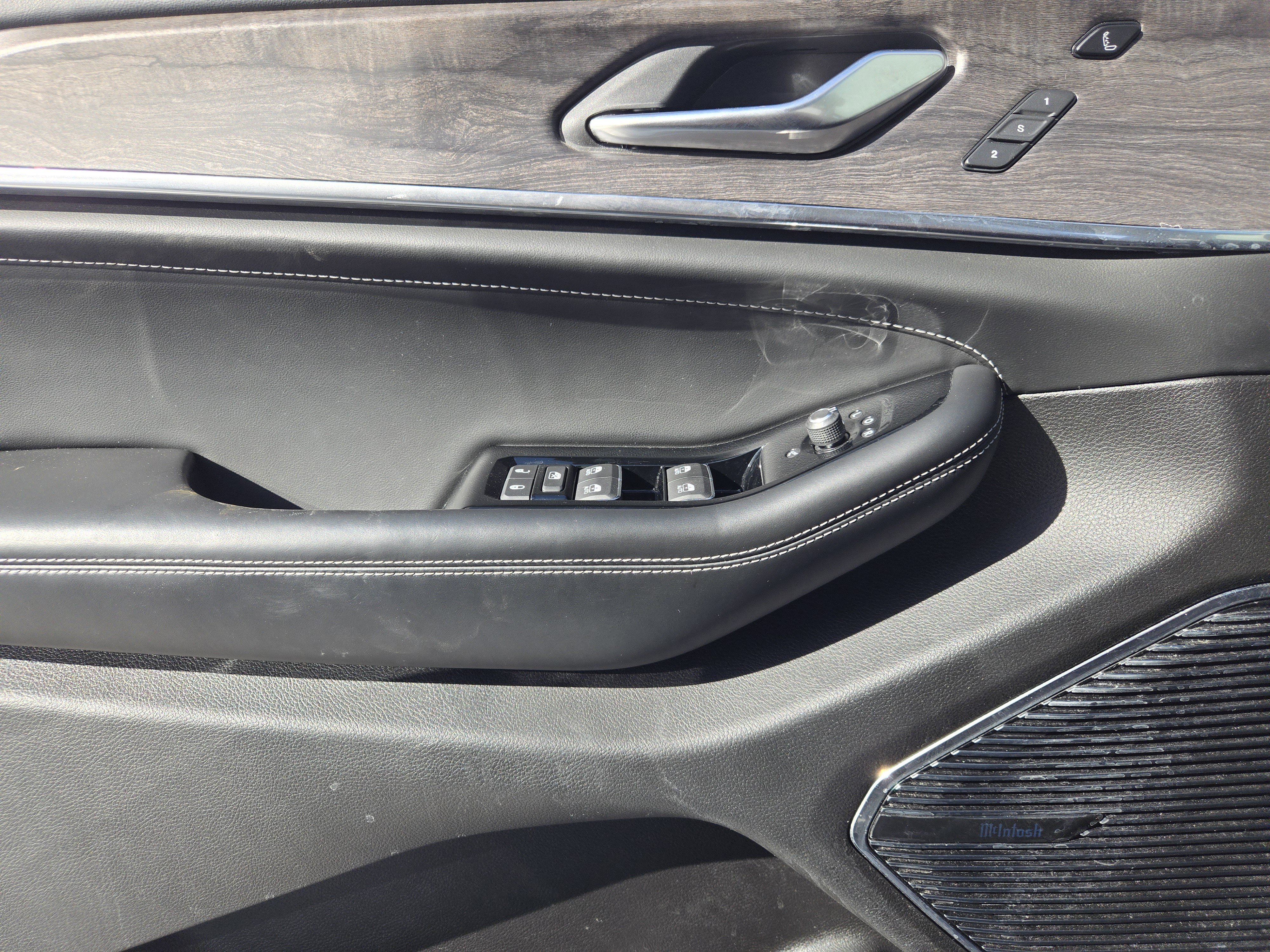 Used 2022 Jeep Grand Cherokee Overland w/ Advanced Protech Group III image 26