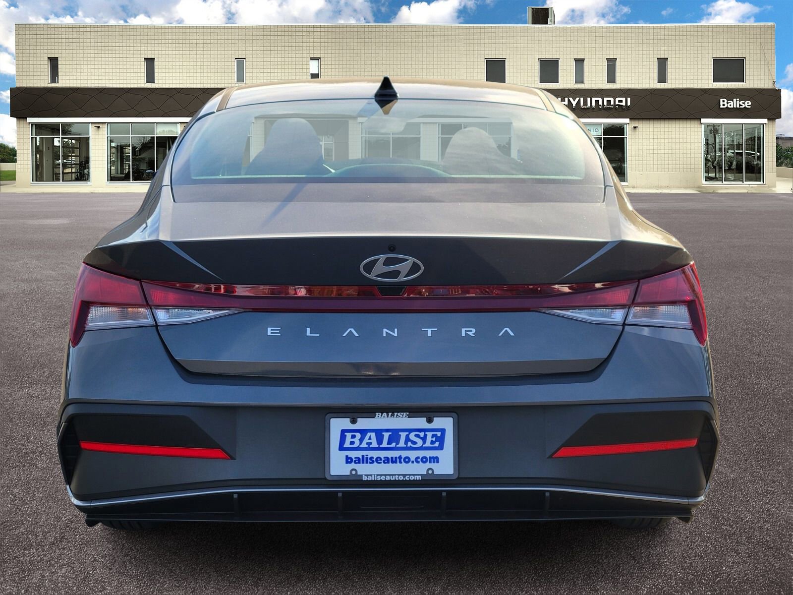 Used 2025 Hyundai Elantra SE image 4