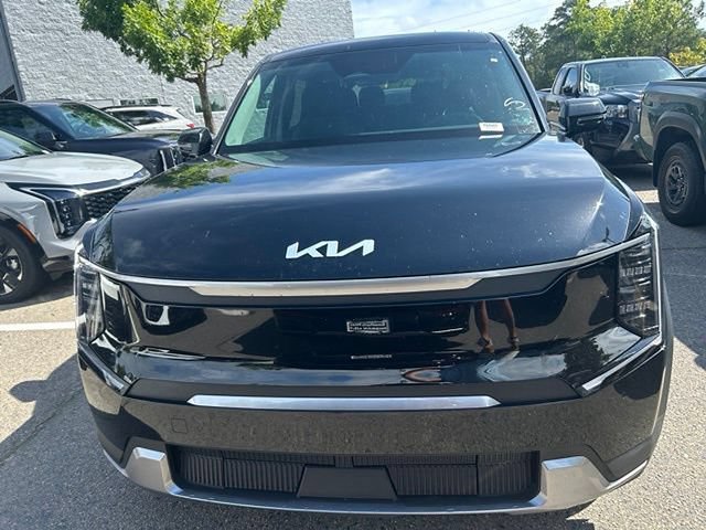Certified 2024 Kia EV9 Light Long Range RWD image 9