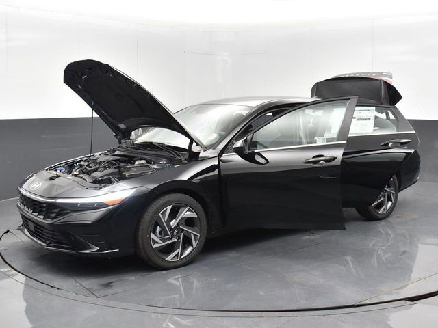 Used 2025 Hyundai Elantra SEL FWD image 52