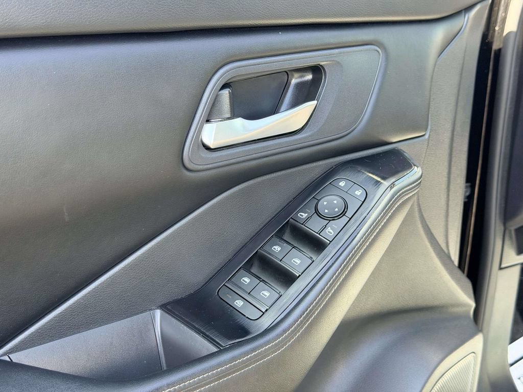 Used 2024 Nissan Rogue SV FWD image 13