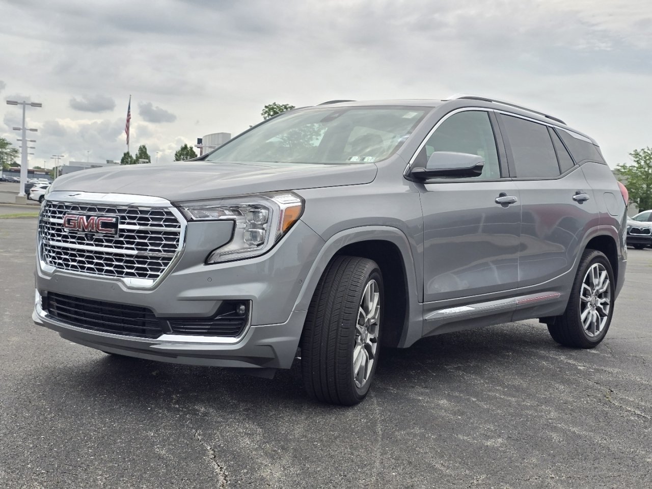 Used 2024 GMC Terrain Denali w/ Denali Premium Package AWD/4WD image 15