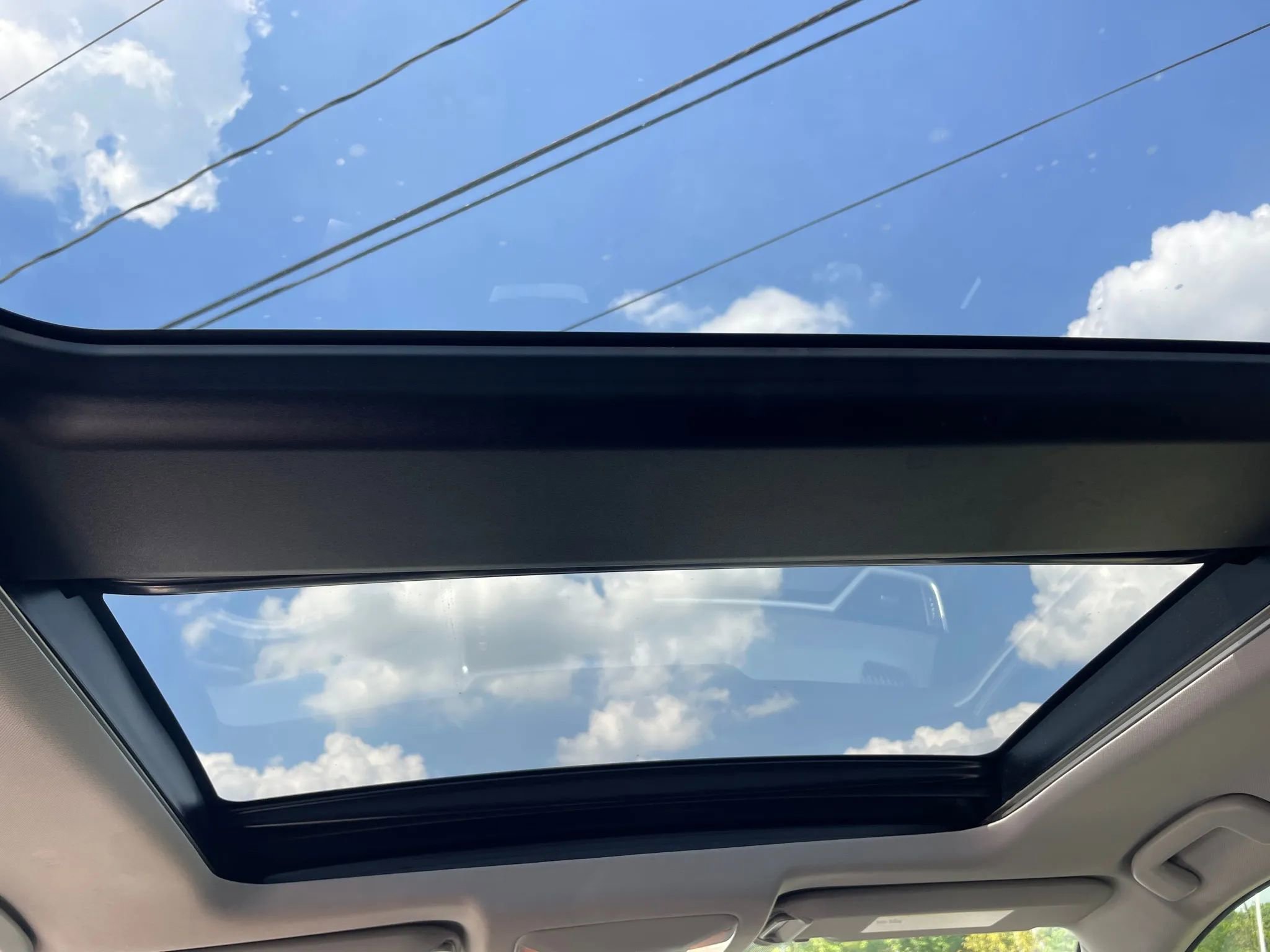 Used 2019 Toyota RAV4 Limited w/ Advanced Technology Package FWD image 20