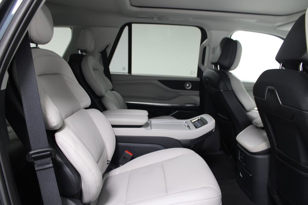 New 2026 Lincoln Navigator Reserve AWD/4WD image 33