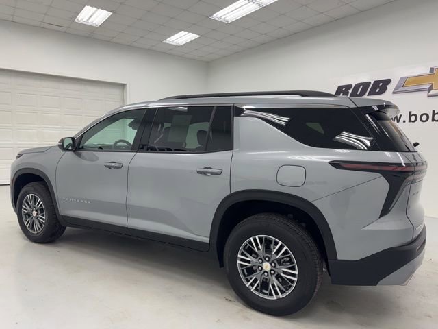 Used 2025 Chevrolet Traverse LT FWD image 7