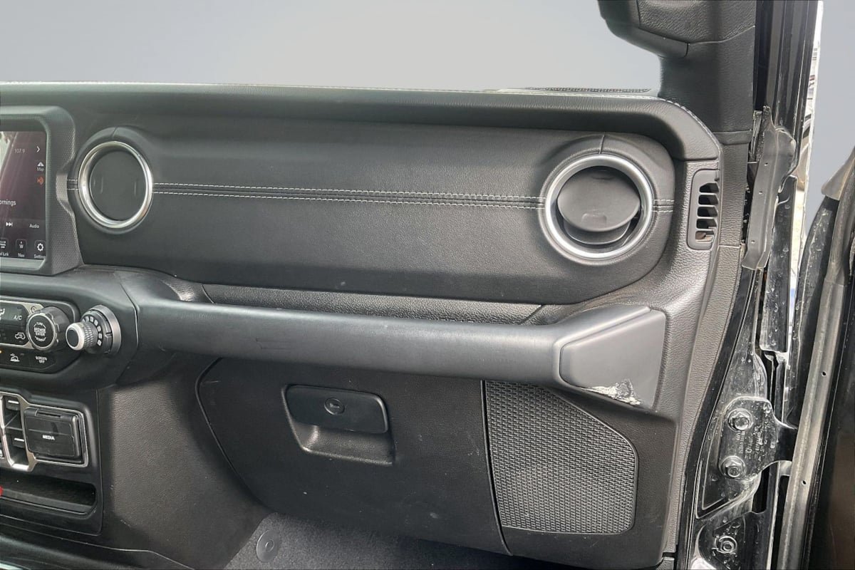 Used 2020 Jeep Gladiator Overland AWD/4WD image 17