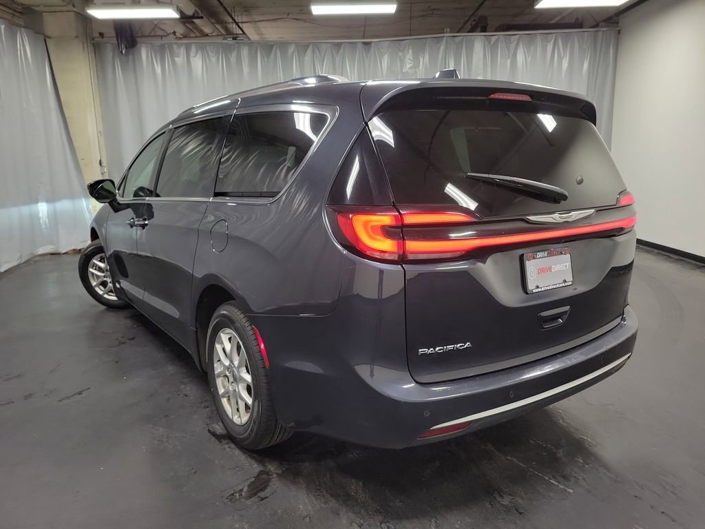 Used 2021 Chrysler Pacifica Touring-L image 6