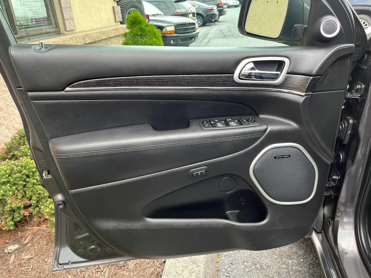 Used 2021 Jeep Grand Cherokee Summit w/ Platinum Series Group image 36