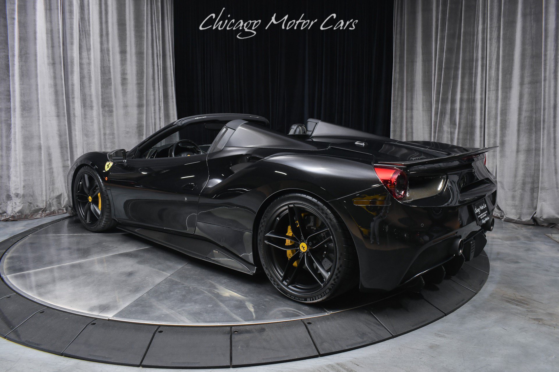 Used 2018 Ferrari 488 Spider RWD image 3