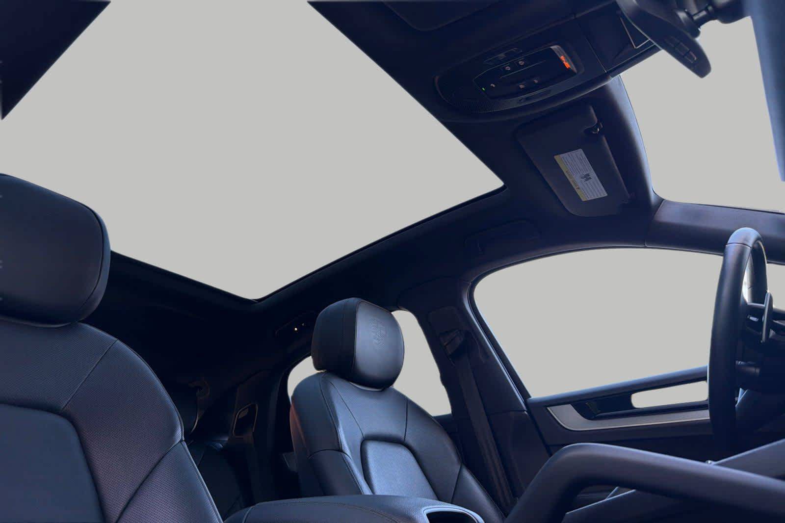 Used 2024 Porsche Cayenne Coupe AWD/4WD image 19
