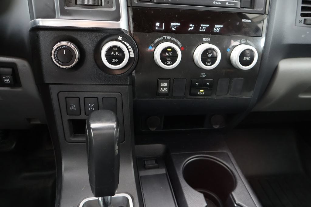 Used 2019 Toyota Sequoia SR5 AWD/4WD image 39