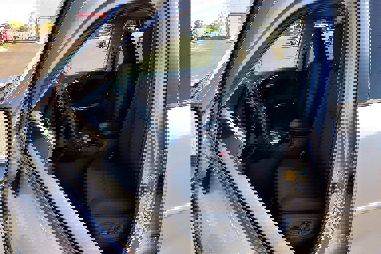 Used 2022 Toyota RAV4 XLE w/ Convenience Package AWD/4WD image 8