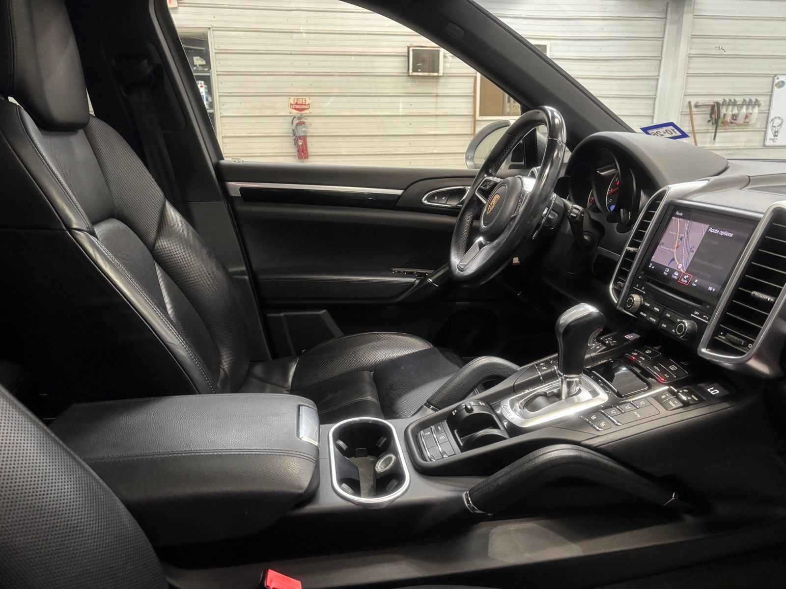 Used 2018 Porsche Cayenne AWD/4WD image 28