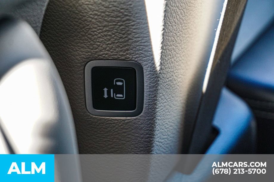 Used 2023 Chrysler Pacifica Touring-L image 36