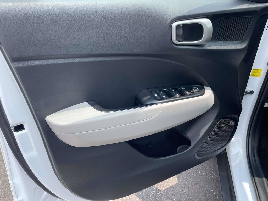Certified 2025 Hyundai Venue SEL FWD image 13