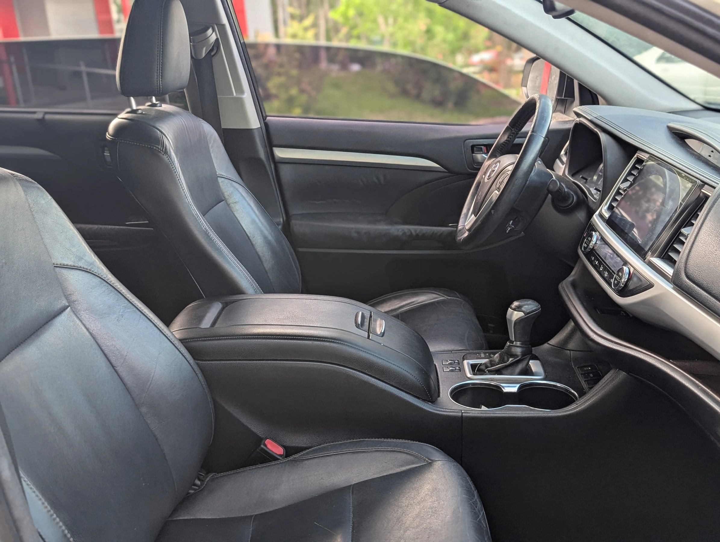 Used 2014 Toyota Highlander XLE FWD image 24