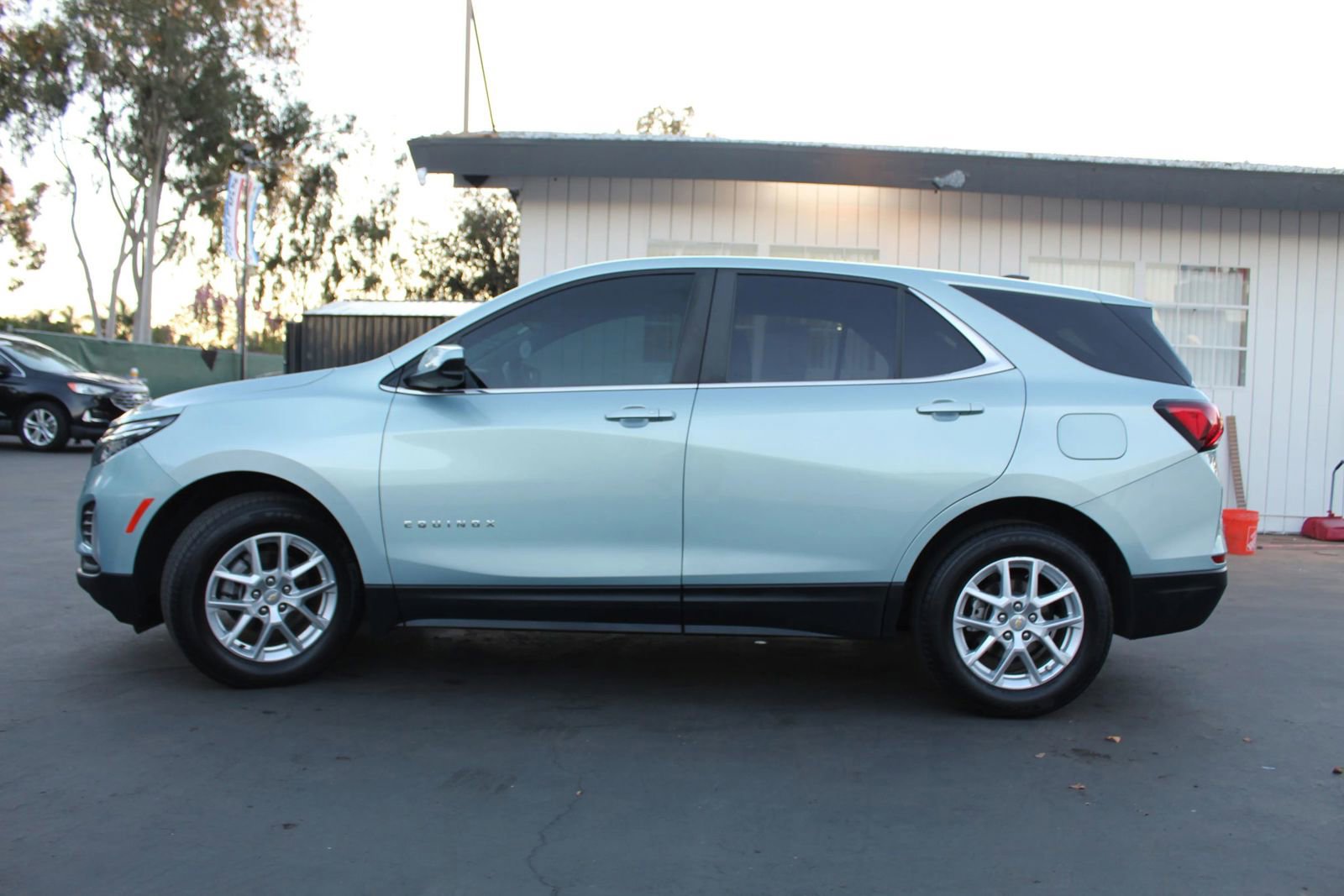 Used 2022 Chevrolet Equinox LT FWD image 2