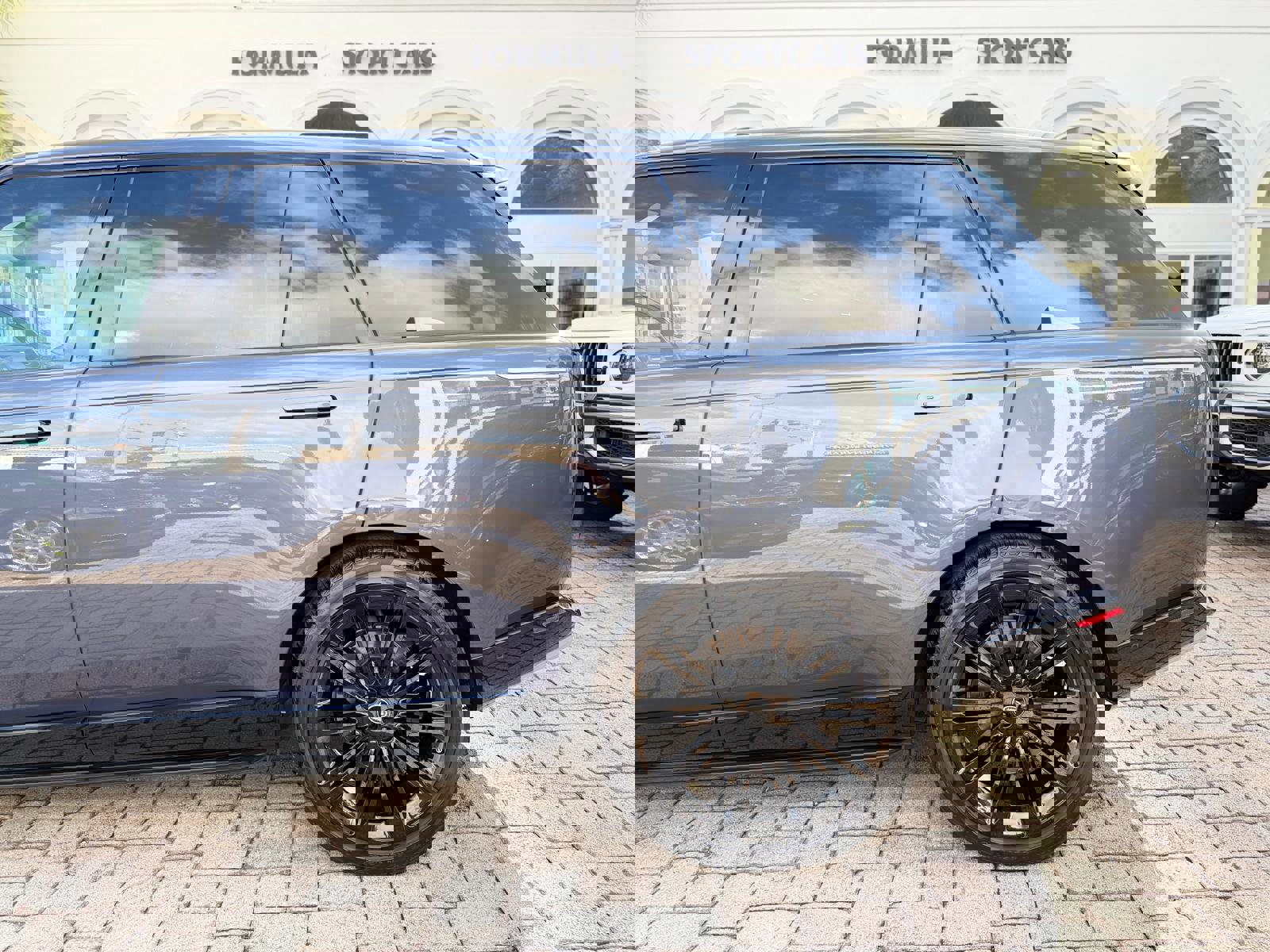 Used 2024 Land Rover Range Rover Long Wheelbase Autobiography image 18