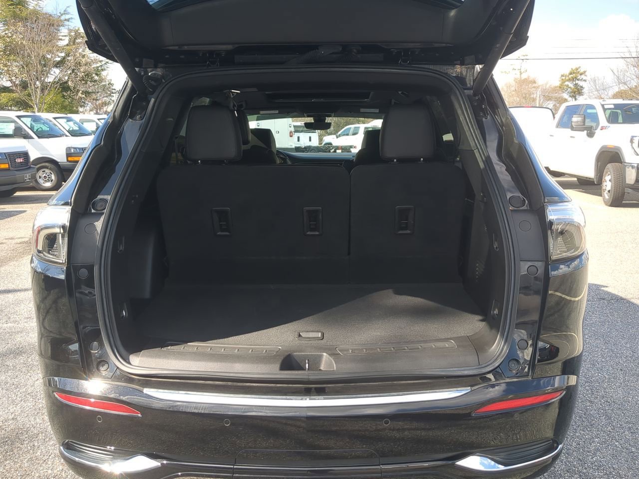 Used 2023 Buick Enclave Avenir w/ Avenir Technology Package image 27