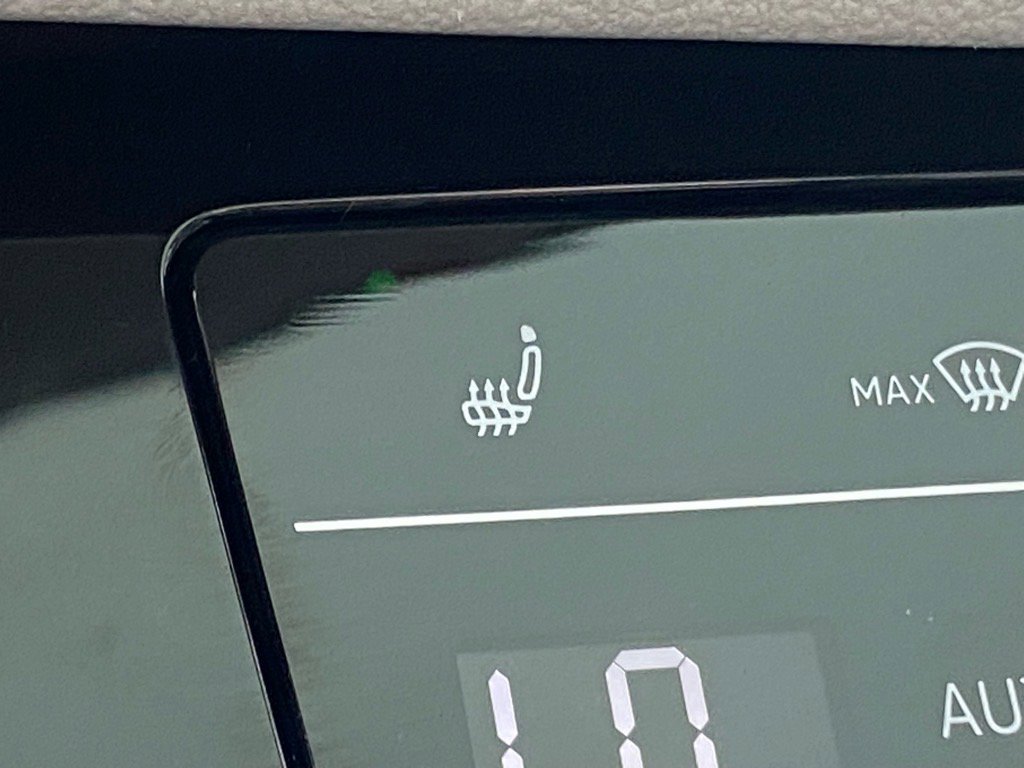 Certified 2025 Volkswagen Jetta SE image 15