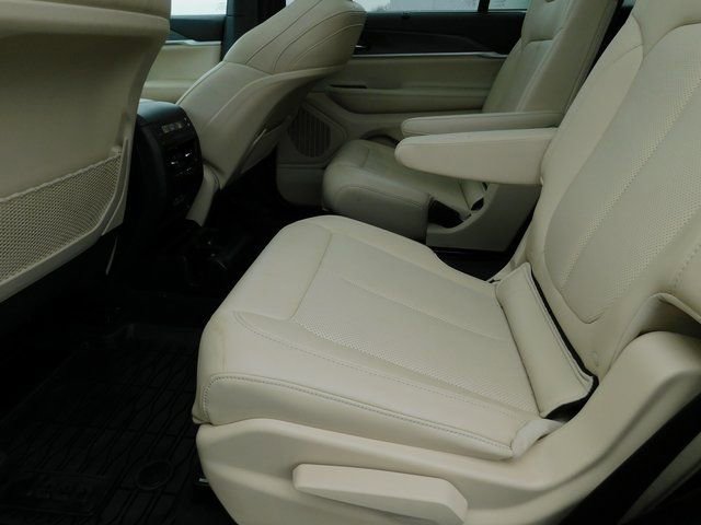 Used 2024 Jeep Grand Cherokee L Limited w/ Luxury Tech Group II image 23