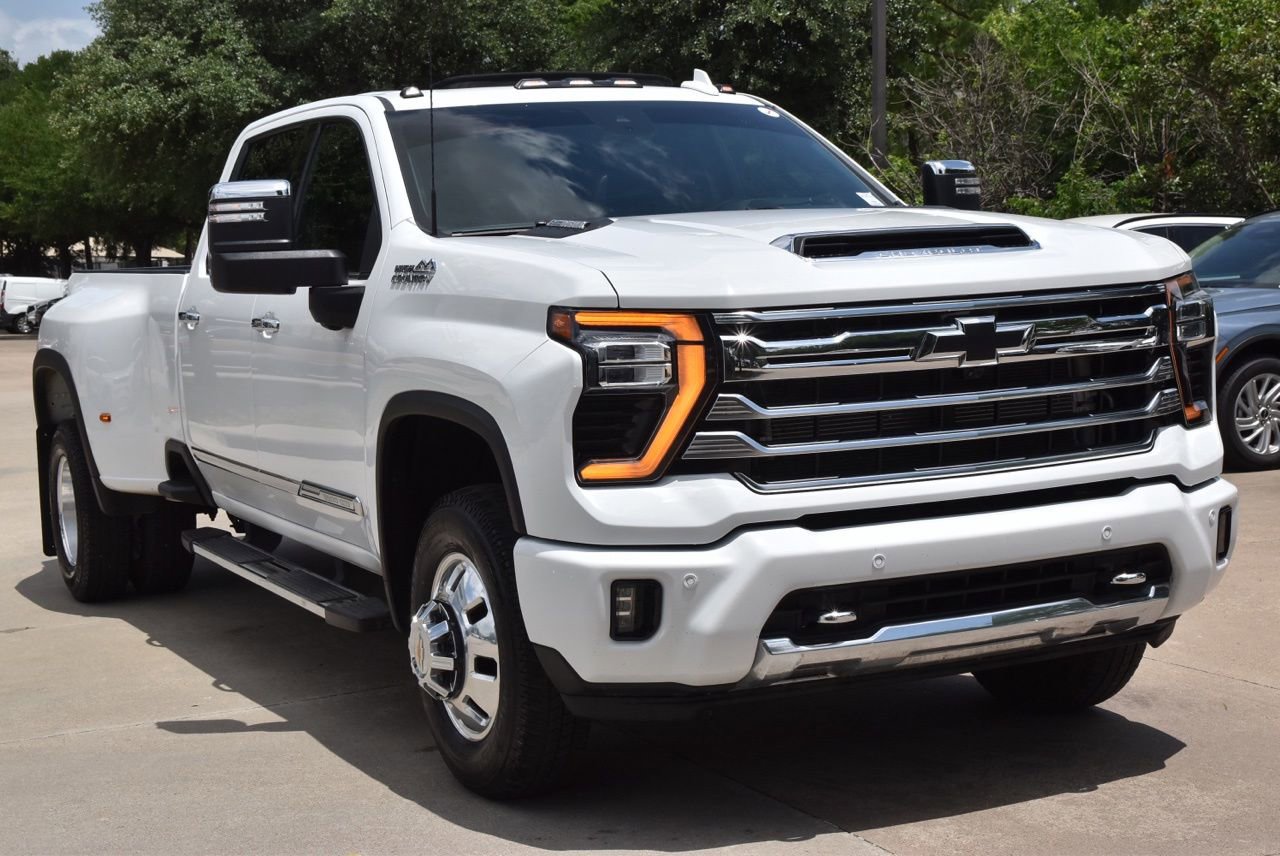 Used 2024 Chevrolet Silverado 3500 High Country w/ High Country Premium Package AWD/4WD image 4