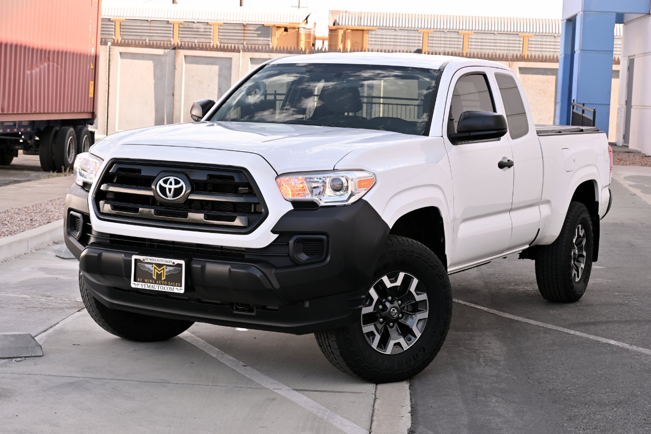 Used 2017 Toyota Tacoma SR AWD/4WD image 3