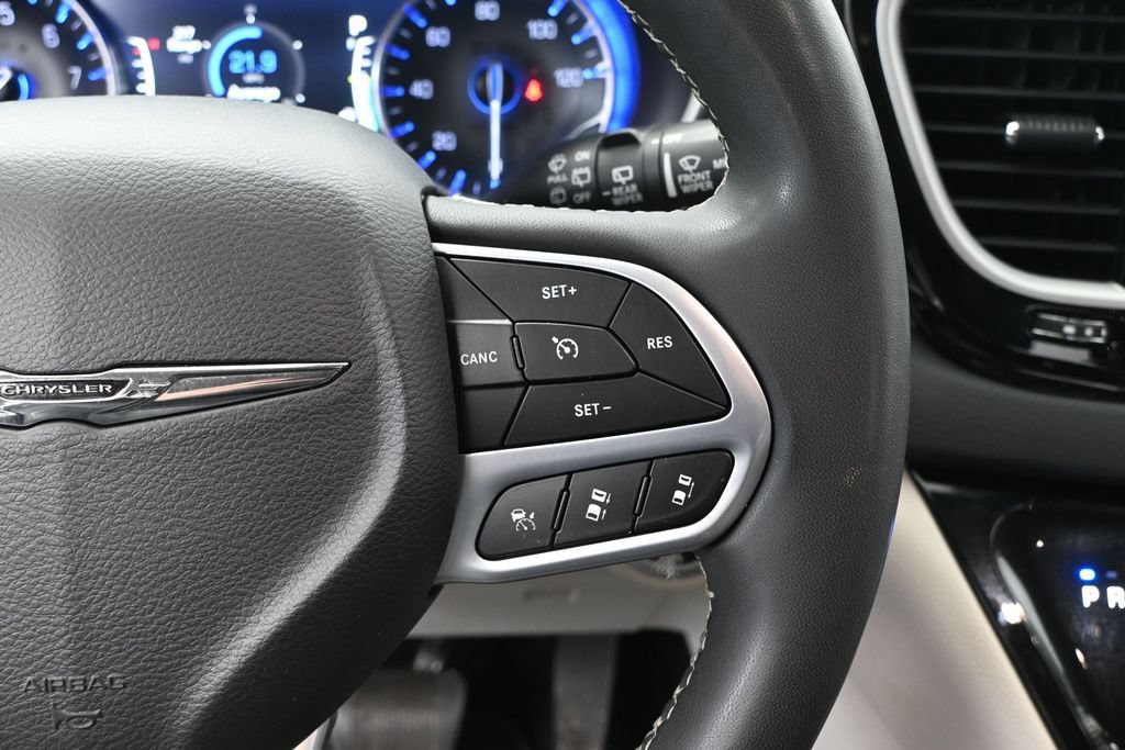 Used 2022 Chrysler Pacifica Touring-L FWD image 29