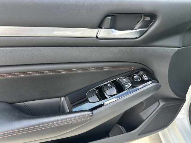 Used 2023 Nissan Altima 2.5 SR AWD/4WD image 17