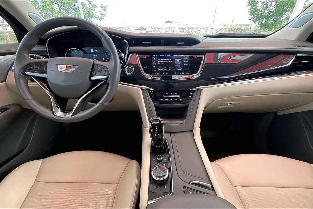 Used 2024 Cadillac XT6 Premium Luxury FWD image 16