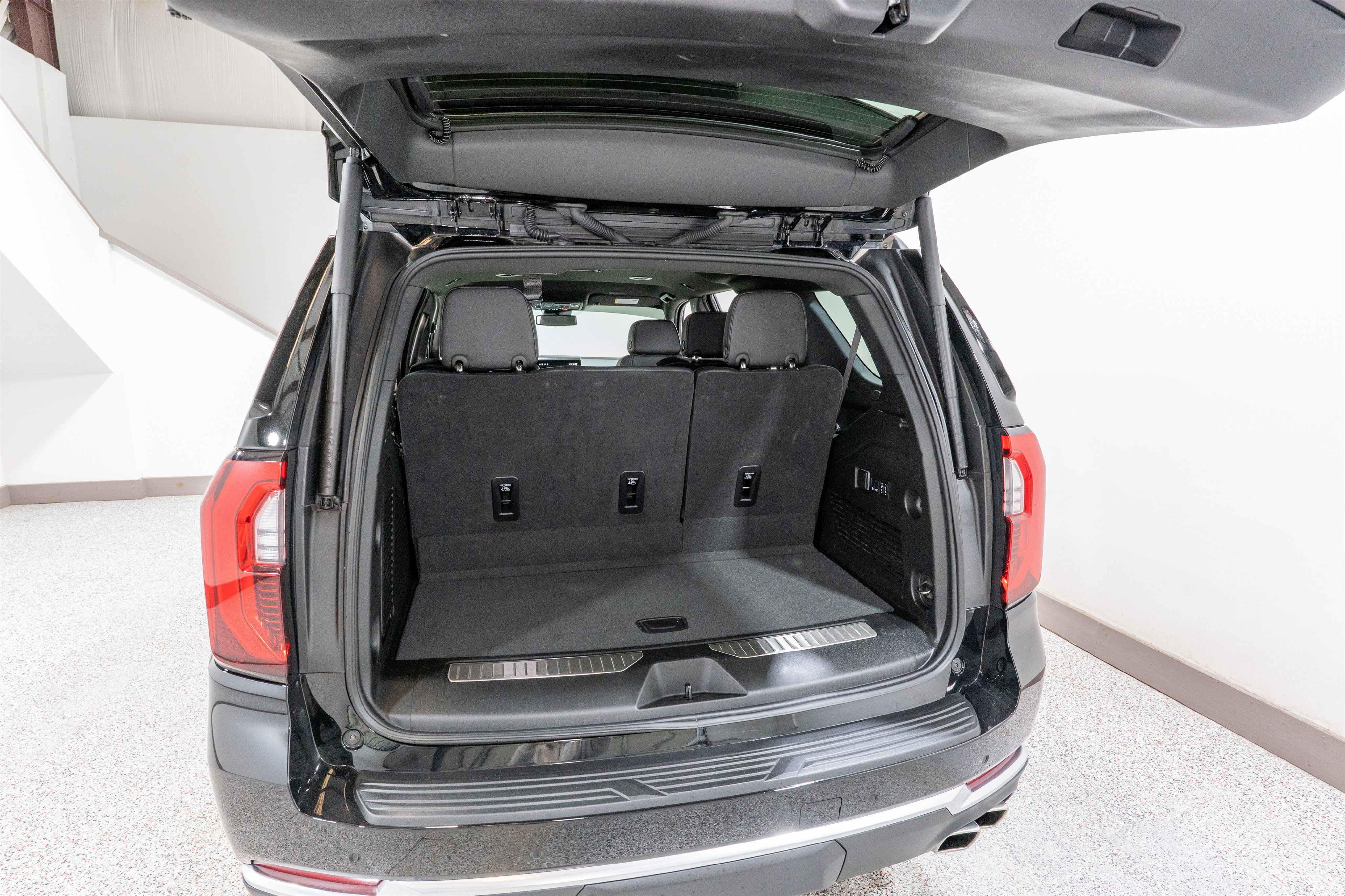 Used 2025 GMC Yukon Denali image 34