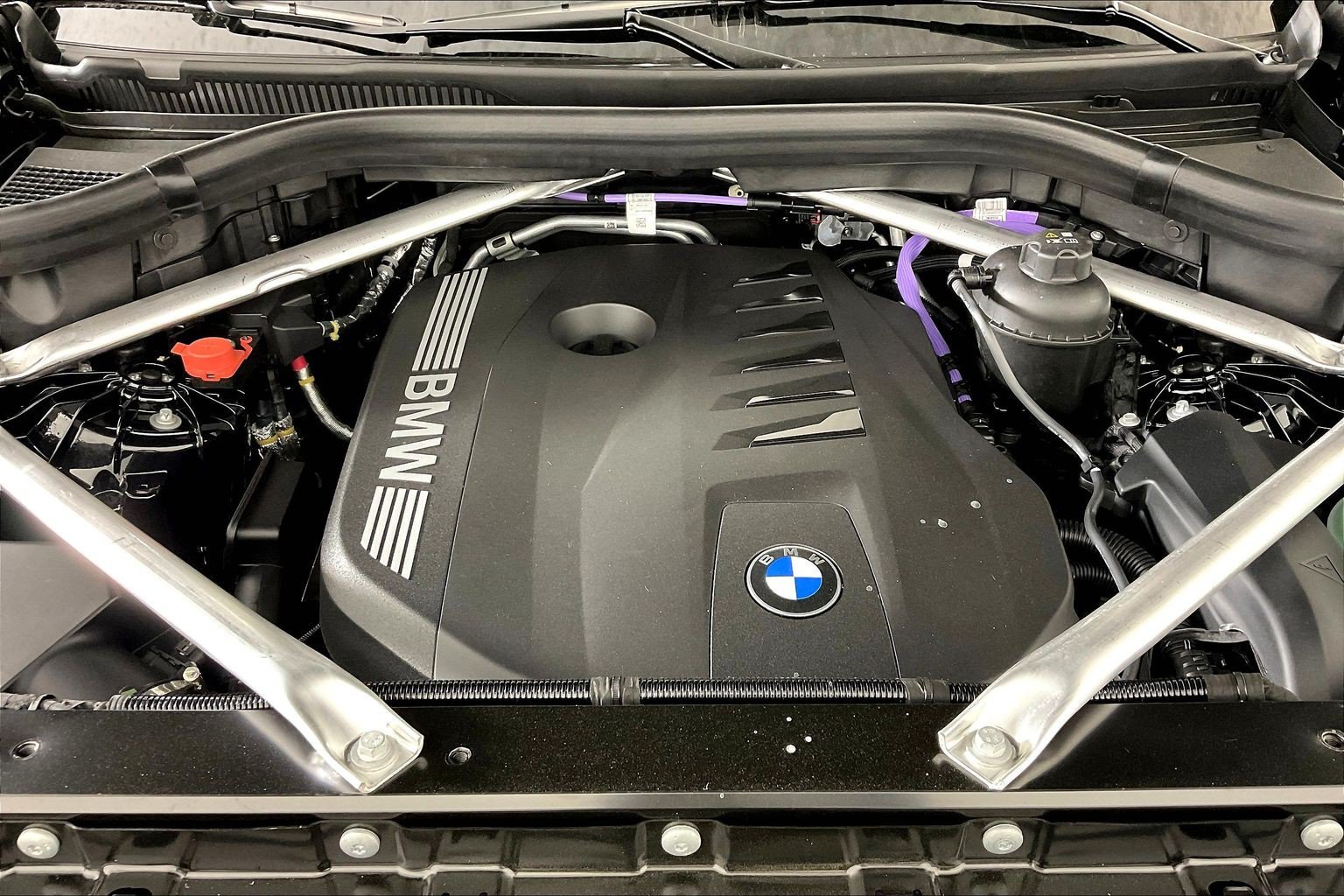 New 2026 BMW X5 xDrive40i w/ M Sport Package AWD/4WD image 15