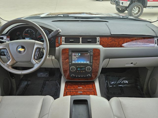 Used 2013 Chevrolet Avalanche LTZ image 20