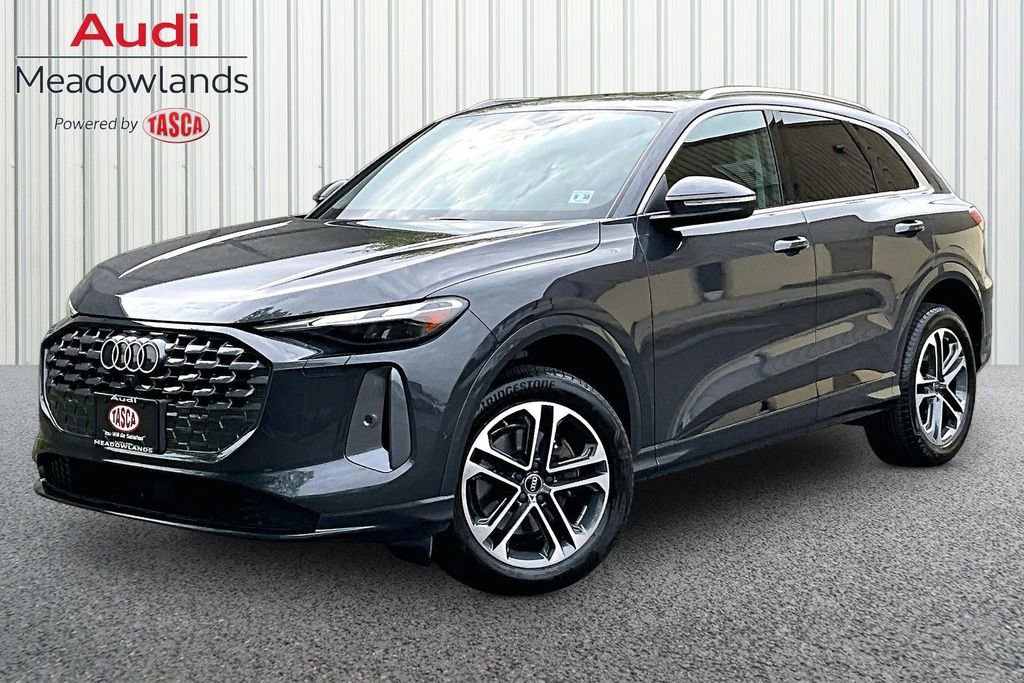 Used 2025 Audi Q5 Premium w/ Convenience Package