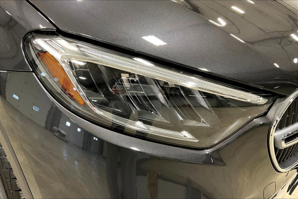 Used 2025 Mercedes-Benz GLC 300 4MATIC image 32