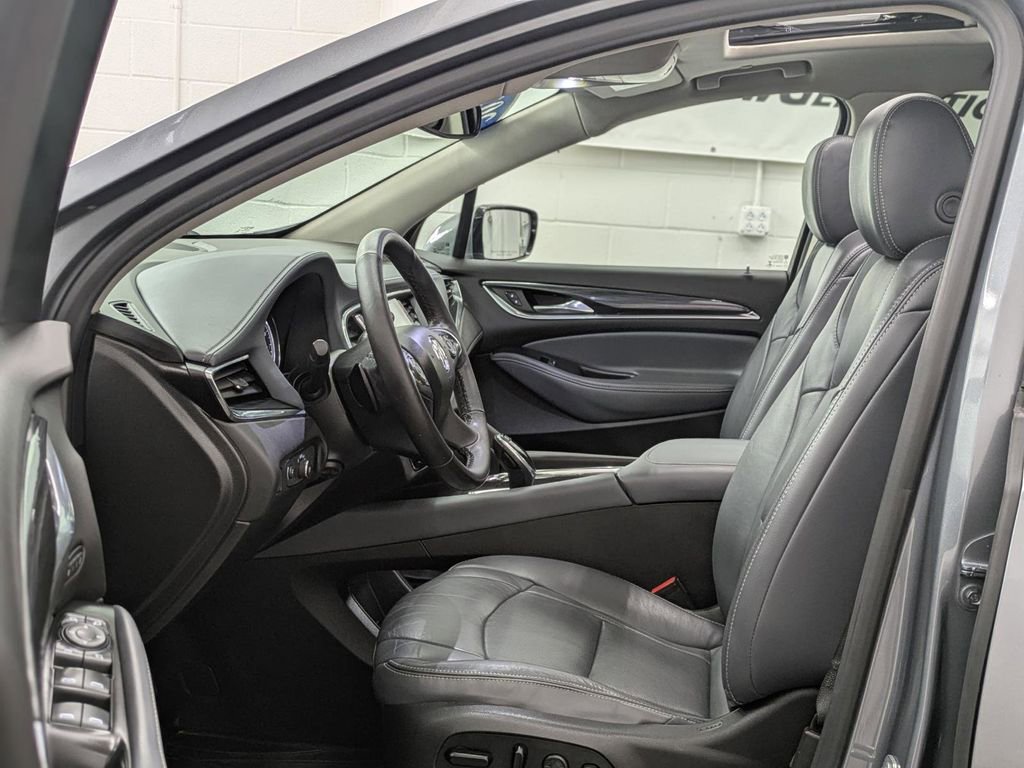Used 2021 Buick Enclave Premium w/ Sun and Sites Package image 3
